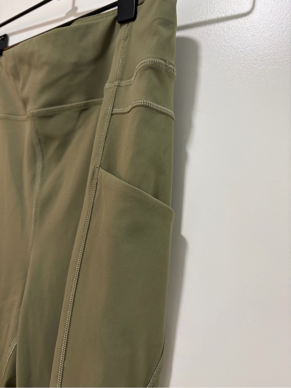 Lululemon - Picture 5 of 6